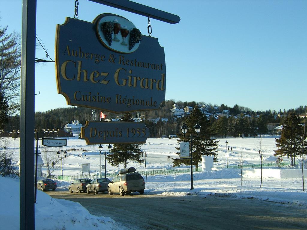 Restaurant Auberge Chez Girard Сен-Агата-дес-Монтс Екстериор снимка
