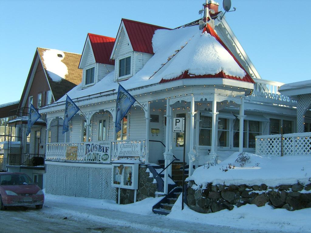 Restaurant Auberge Chez Girard Сен-Агата-дес-Монтс Екстериор снимка